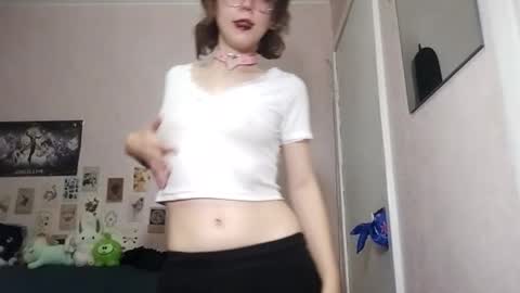 Snapshot of shy_kiss_twinkle_bloop chatting on 09.25.25 Milena online show from 09.25.25