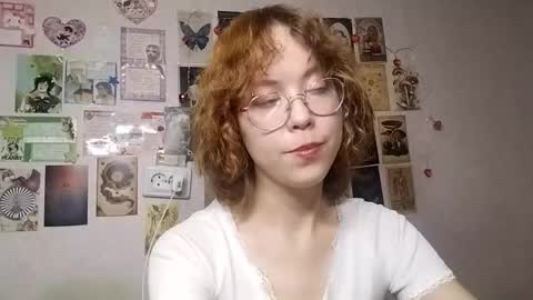 Snapshot of shy_kiss_twinkle_bloop chatting on 10.08.25 Milena online show from 10.08.25