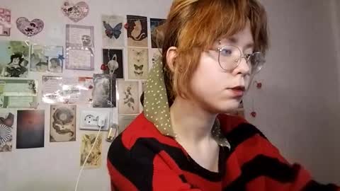 Snapshot of shy_kiss_twinkle_bloop chatting on 10.11.25 Milena online show from 10.11.25