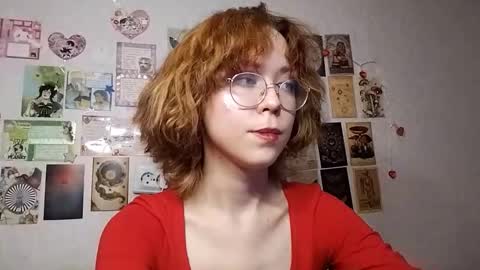 Snapshot of shy_kiss_twinkle_bloop chatting on 10.21.25 Milena online show from 10.21.25