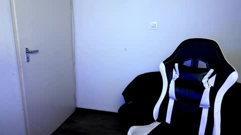 shy_nerd_babyy online show from 03.27.26