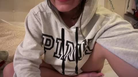 Snapshot of shyangie24 chatting on 02.26.25 Angeline 3  independent come here when am horny... online show from 02.26.25