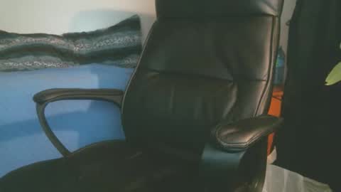 shyboyhugecum2020 online show from 04.14.26