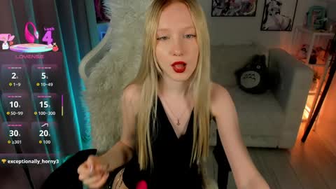 Snapshot of sia_hart chatting on 03.28.26 Sia online show from 03.28.26