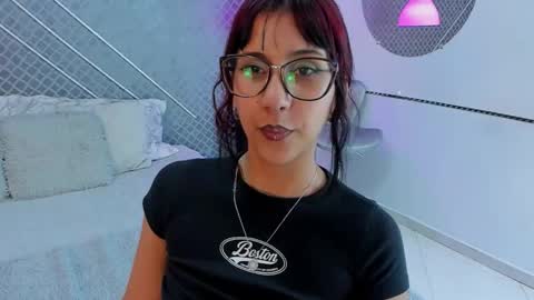 Snapshot of sia_roose chatting on 11.07.25 Sia online show from 11.07.25