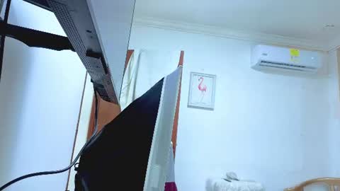 Snapshot of siacavali chatting on 07.27.26 Sia online show from 07.27.26