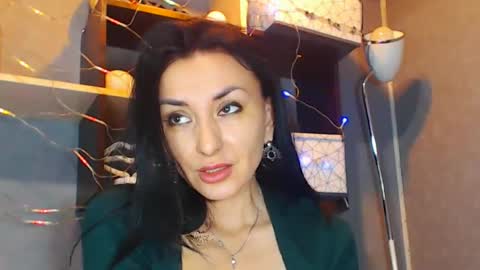 Snapshot of siaconna chatting on 12.22.24 Siaconna online show from 12.22.24