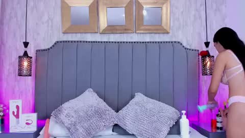 Camila Vargas online show from 02.04.25
