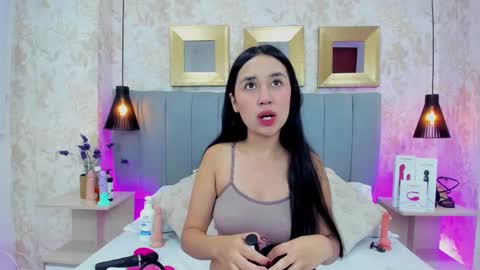 Camila Vargas online show from 02.12.25