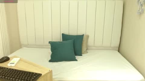 Sienna online show from 09.25.25