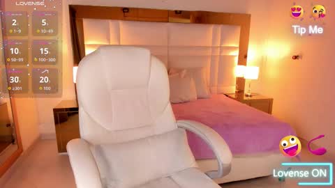 Sienna  online show from 10.13.25