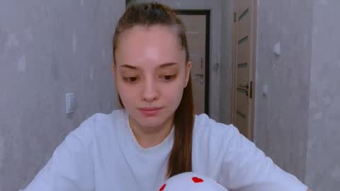 Snapshot of siennamia chatting on 05.11.26 Sienna Mia online show from 05.11.26