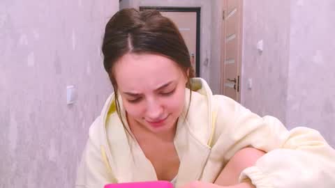 Snapshot of siennamia chatting on 05.15.26 Sienna Mia online show from 05.15.26