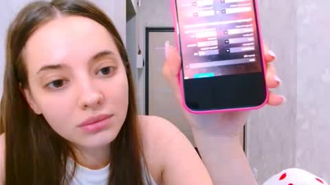 Snapshot of siennamia chatting on 05.16.26 Sienna Mia online show from 05.16.26