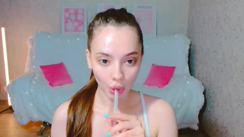 Snapshot of siennamia chatting on 06.06.26 Sienna Mia online show from 06.06.26