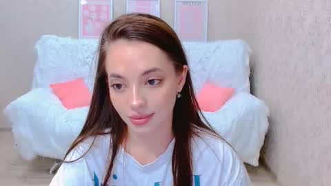 Snapshot of siennamia chatting on 06.13.26 Sienna Mia online show from 06.13.26