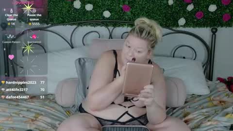 Snapshot of siennaxluxx chatting on 07.20.26 Sienna Luxx online show from 07.20.26