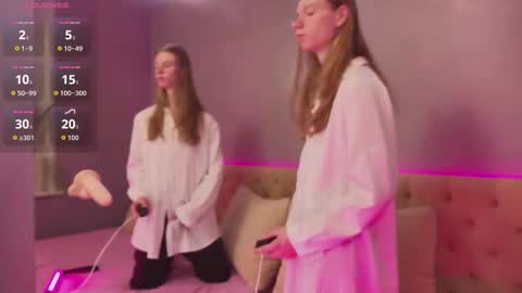 Snapshot of sighnsparks chatting on 09.17.25 THEODORE online show from 09.17.25