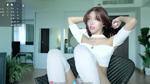 Snapshot of sigmasian chatting on 10.08.25 OF instagram sigmaasian twitter sigmasian online show from 10.08.25