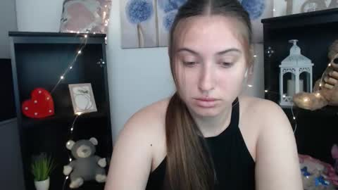 Snapshot of silenia_s chatting on 09.09.25 silenia_s online show from 09.09.25