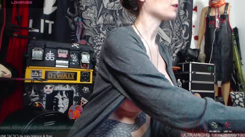 Snapshot of silentmary chatting on 12.16.24 Allmylinkssilentmary666 online show from 12.16.24