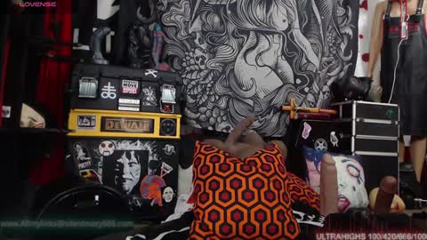 Snapshot of silentmary chatting on 12.19.24 Allmylinkssilentmary666 online show from 12.19.24