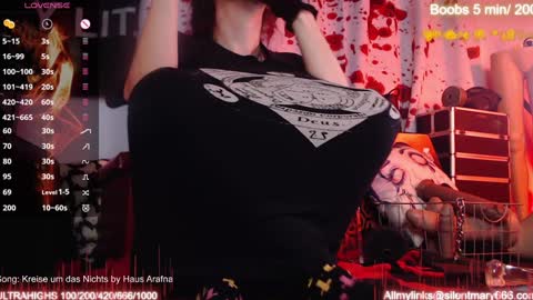 Snapshot of silentmary chatting on 10.27.25 Allmylinkssilentmary666 online show from 10.27.25