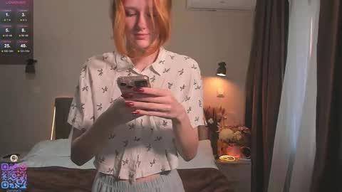 Snapshot of silkencrave chatting on 09.15.25 Call me Mia online show from 09.15.25