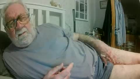 sillyoldman45221063 online show from 04.20.26