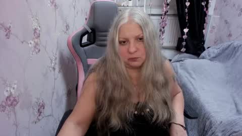 silver_moon_light online show from 10.19.25