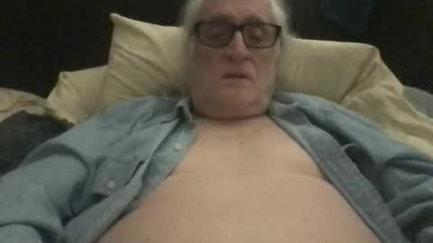 Snapshot of silverliam chatting on 12.14.25 Liam online show from 12.14.25