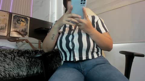 Snapshot of silviarichie_jade chatting on 01.21.25 silvia online show from 01.21.25