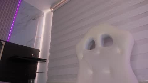 Snapshot of silviarichie_jade chatting on 01.27.25 silvia online show from 01.27.25