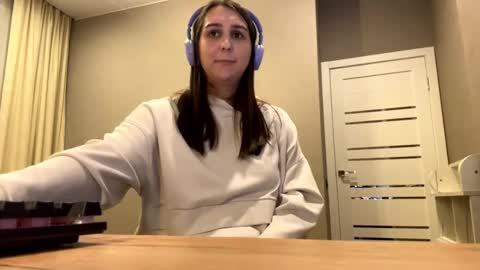 Snapshot of simapickford chatting on 09.27.25 Rose online show from 09.27.25