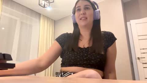 Snapshot of simapickford chatting on 10.03.25 Rose online show from 10.03.25