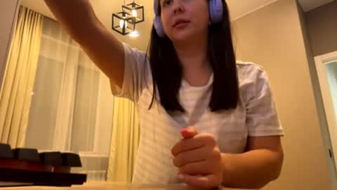 Snapshot of simapickford chatting on 10.06.25 Rose online show from 10.06.25