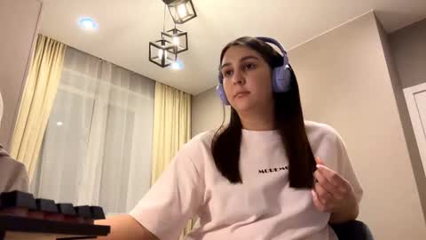 Snapshot of simapickford chatting on 10.07.25 Rose online show from 10.07.25