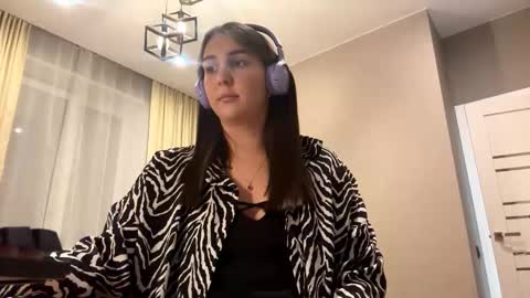 Snapshot of simapickford chatting on 10.08.25 Rose online show from 10.08.25