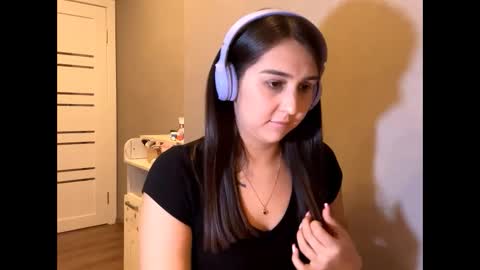 Snapshot of simapickford chatting on 10.24.25 Rose online show from 10.24.25