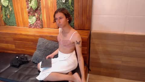 Snapshot of simon_durand chatting on 02.14.25 simon_durand online show from 02.14.25