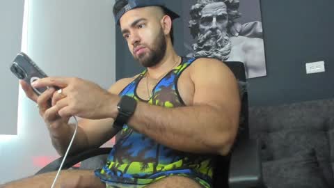 simon_leon01 online show from 01.20.25