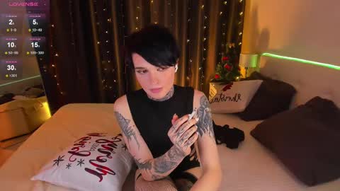 Snapshot of simona_rain chatting on 12.19.24 Simona online show from 12.19.24