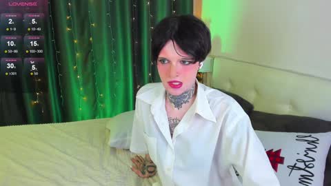 Snapshot of simona_rain chatting on 01.12.25 Simona online show from 01.12.25