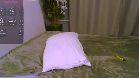 Snapshot of simona_rain chatting on 02.05.25 Simona online show from 02.05.25