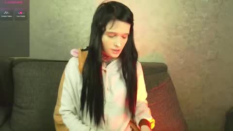 Snapshot of simona_rain chatting on 02.19.25 Simona online show from 02.19.25