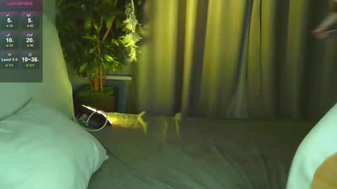 Snapshot of simona_rain chatting on 02.20.25 Simona online show from 02.20.25