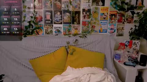 Snapshot of simona_rain chatting on 09.26.25 Simona online show from 09.26.25