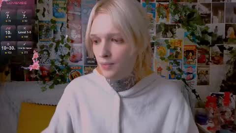 Snapshot of simona_rain chatting on 09.28.25 Simona online show from 09.28.25