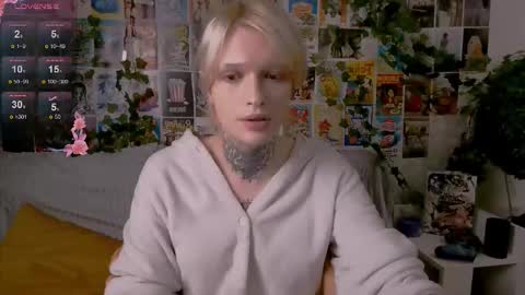 Snapshot of simona_rain chatting on 09.29.25 Simona online show from 09.29.25