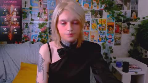 Snapshot of simona_rain chatting on 10.19.25 Simona online show from 10.19.25